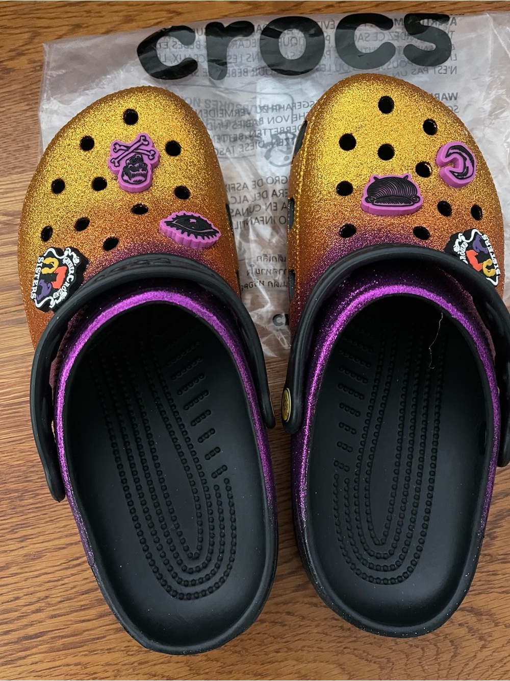 CROCS Hocus Pocus Purple to Gold Glitter Ombre Clog with Charms - Women’s 9 - Picture 3 of 7